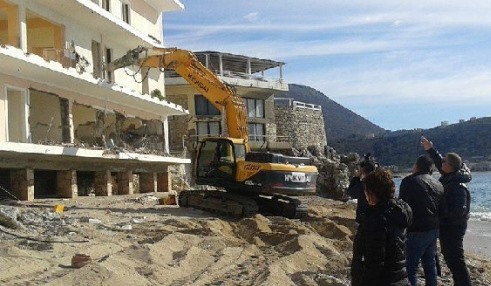 IKMT nis aksionin ne bregdet: Prishen ndertimet pa leje ne Velipoje dhe Karaburun